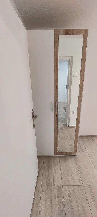 Jo-Ma Apartma - Safe Parking Ljubljana Bagian luar foto