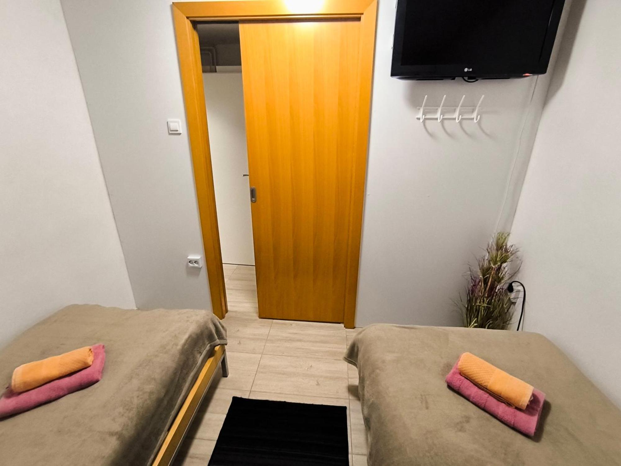 Jo-Ma Apartma - Safe Parking Ljubljana Bagian luar foto